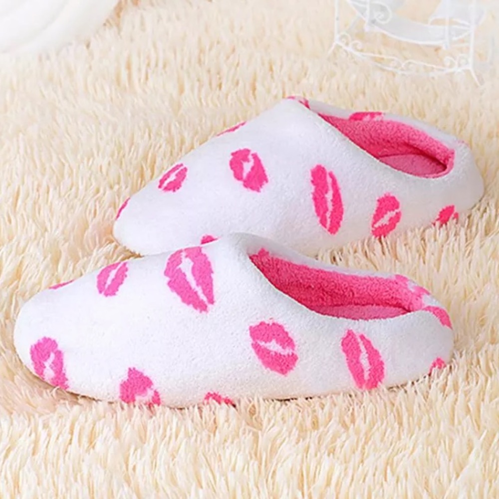 💋PINK KISSES SLIPPERS
